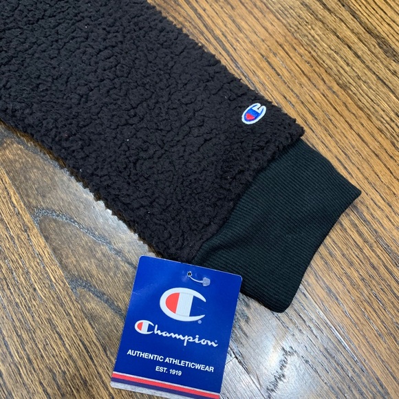 Brand new women’s Champion sweatshirt crew small - Picture 2 of 8